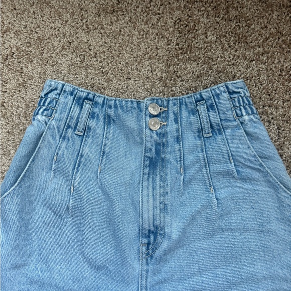 Zara light wash denim shorts - Picture 3 of 5